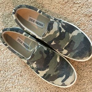 NWT Steve Madden camo shoes size 6